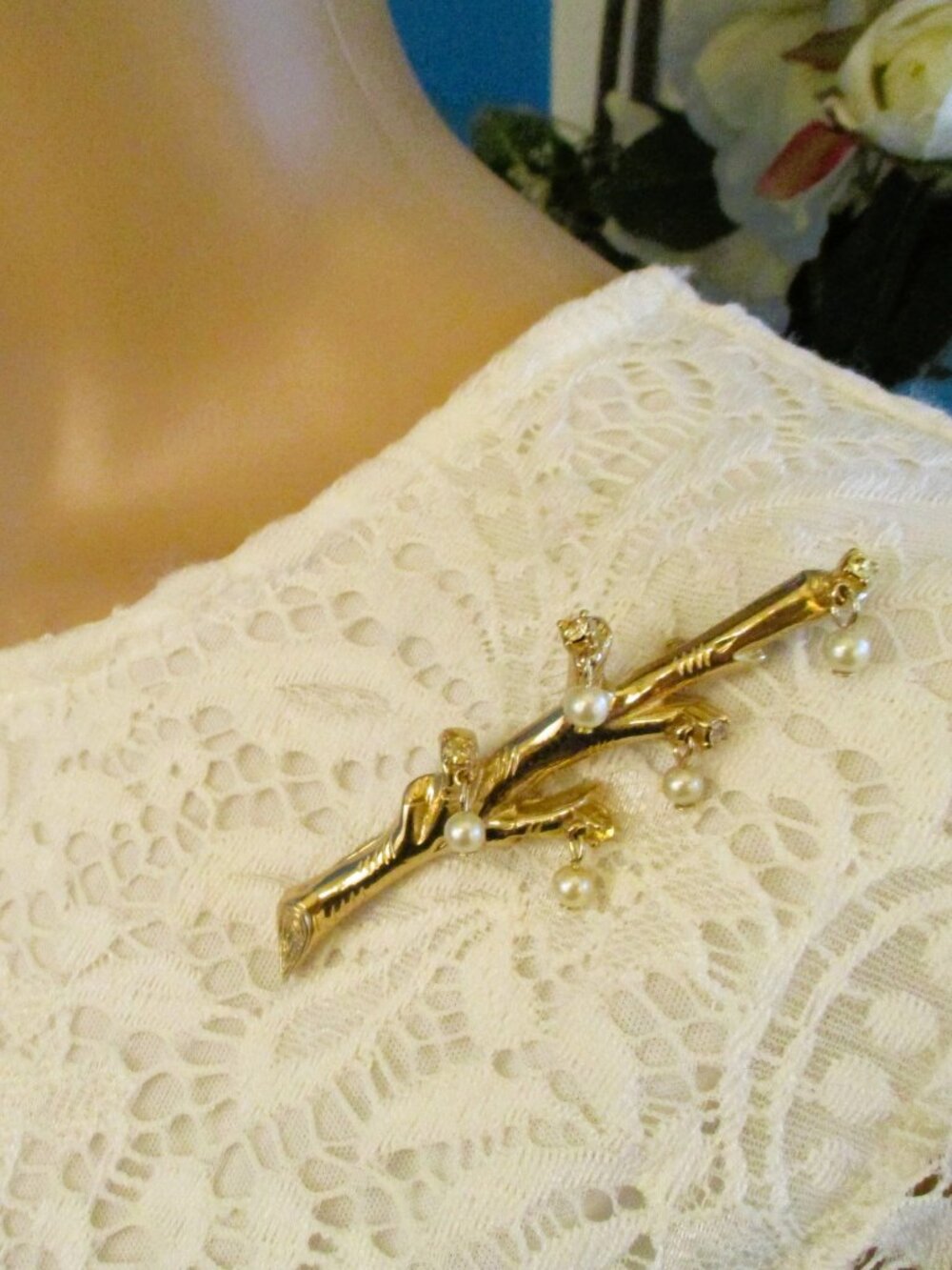 VINTAGE Gold Plate Branch Brooch: Faux Pearl Rhinestone Dangle Jewelry - Picture 9 of 15